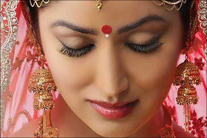 Should I wear a bindi to an Indian wedding?
