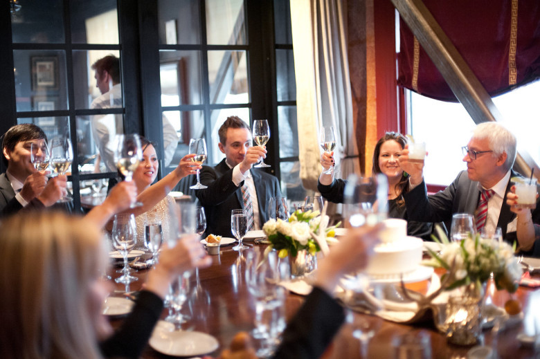 Should out-of-town guests be invited to rehearsal dinner?