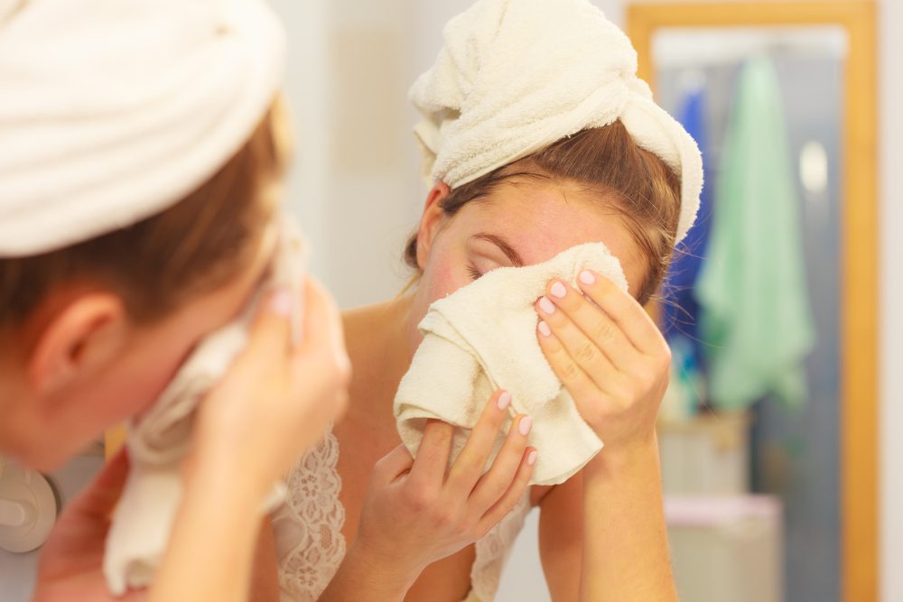 Should You Wash Your Face With A Washcloth Or Hands