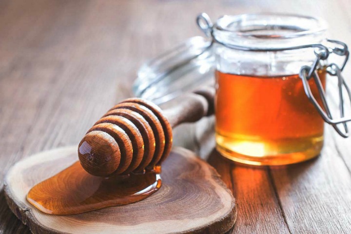 What are the side effects of eating honey?