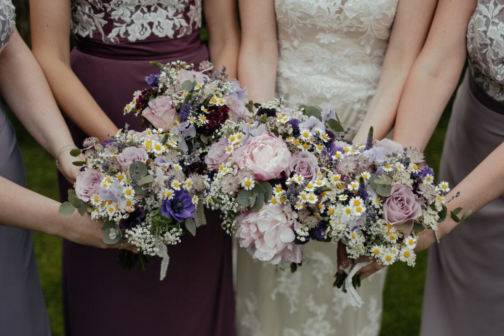 What are the spring wedding colors for 2020?