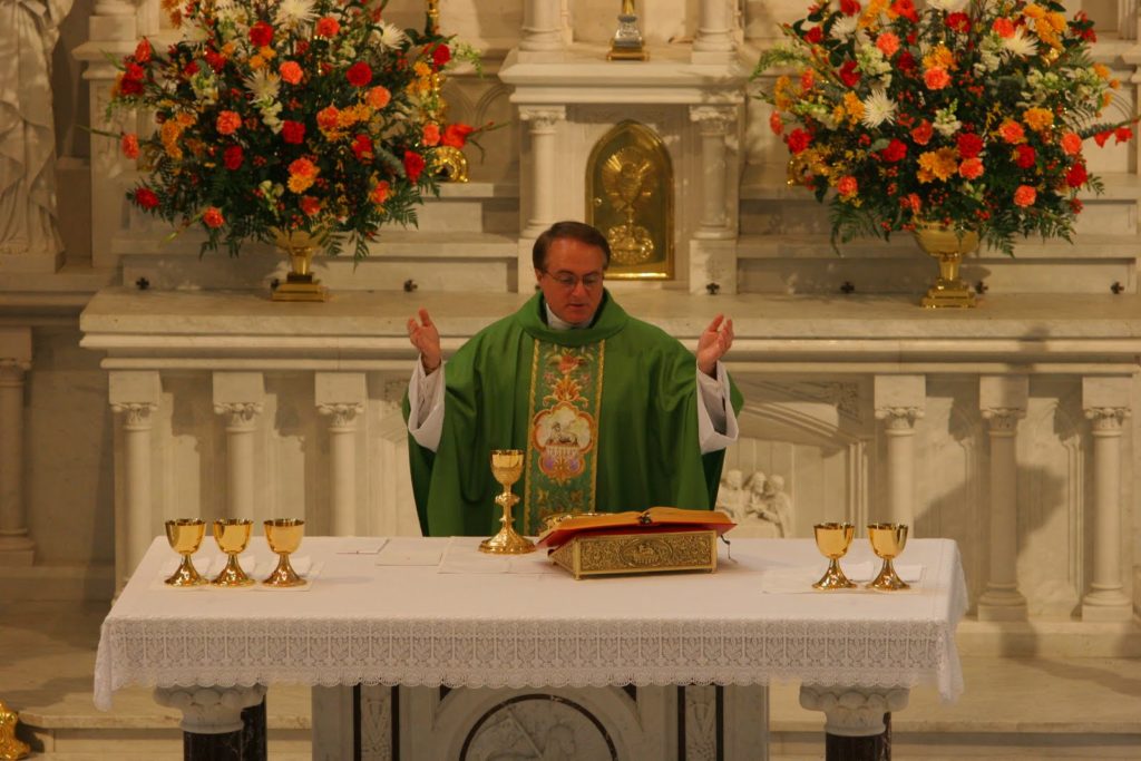 What are the steps of a Catholic mass?