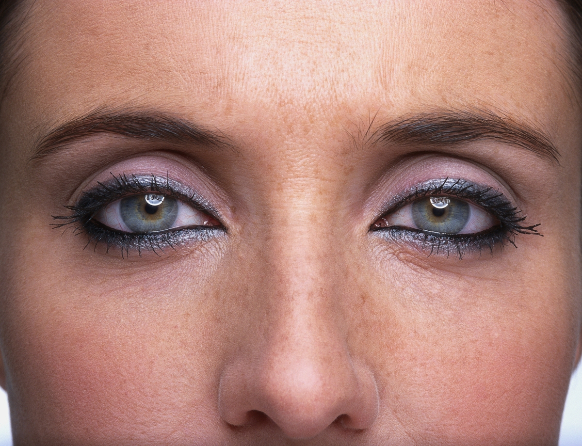 what-color-eyeliner-is-best-for-blue-grey-eyes