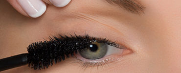 What color mascara is best for green eyes?