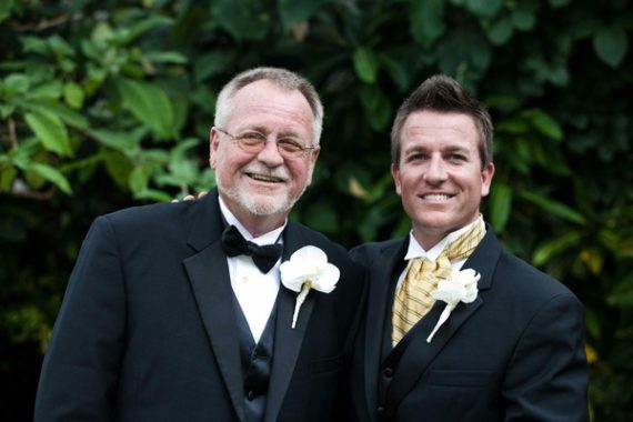 what color tie does the father of the bride wear
