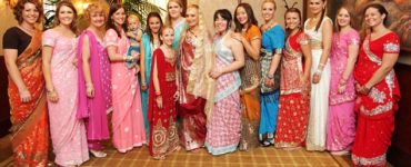 What colors should you not wear to an Indian wedding?