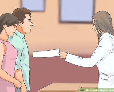 What do you need to get married in a Texas courthouse?