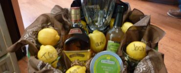 What do you put in a margarita gift basket?