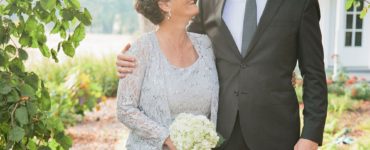 What does the mother of the groom do?