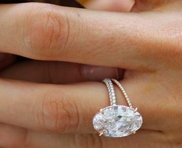 What is Blake Lively's engagement ring?