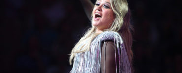 What is Kelly Clarkson's net worth?