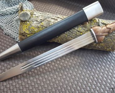 What is a Scottish Dirk used for?