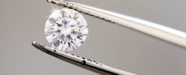 What is a VVS diamond worth?
