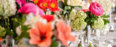 What is a good budget for wedding flowers?