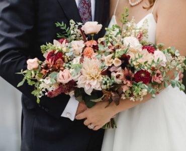 What is a reasonable budget for wedding flowers?