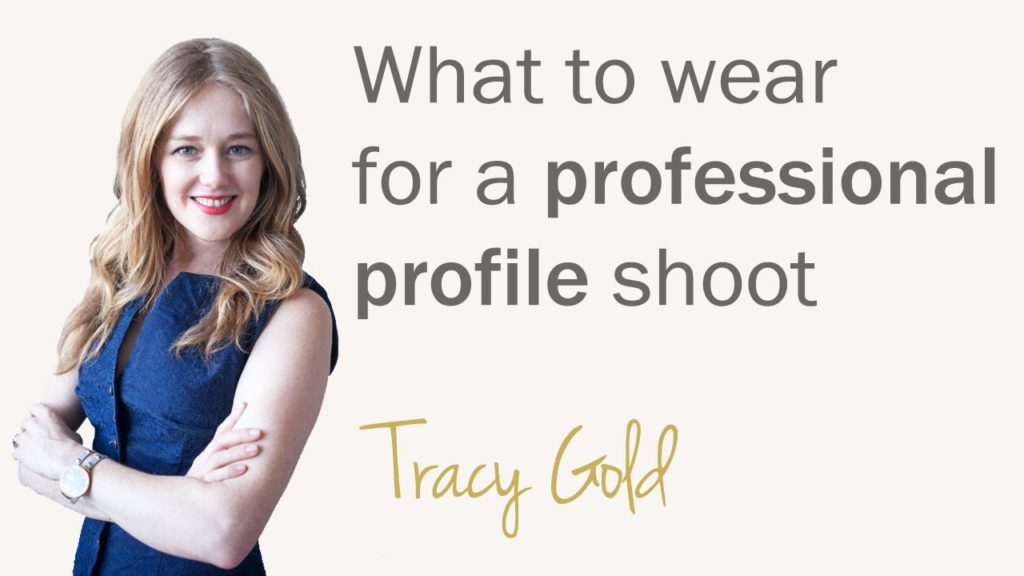 What is the best color to wear for professional photos?