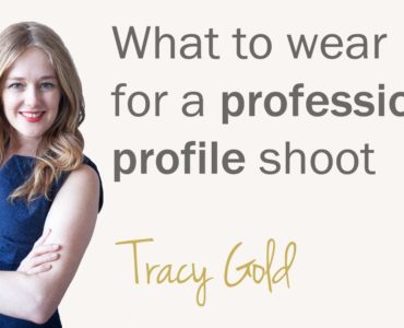 What is the best color to wear for professional photos?