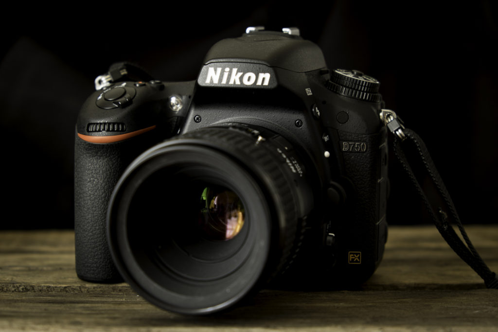 What is the best lens for beginner photographer?