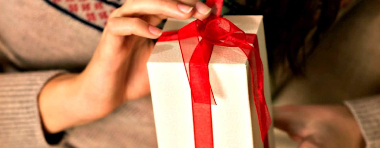 What is the etiquette for hostess gifts?