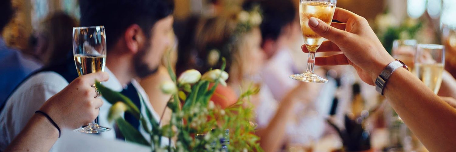 What is the etiquette for inviting guests to a wedding?