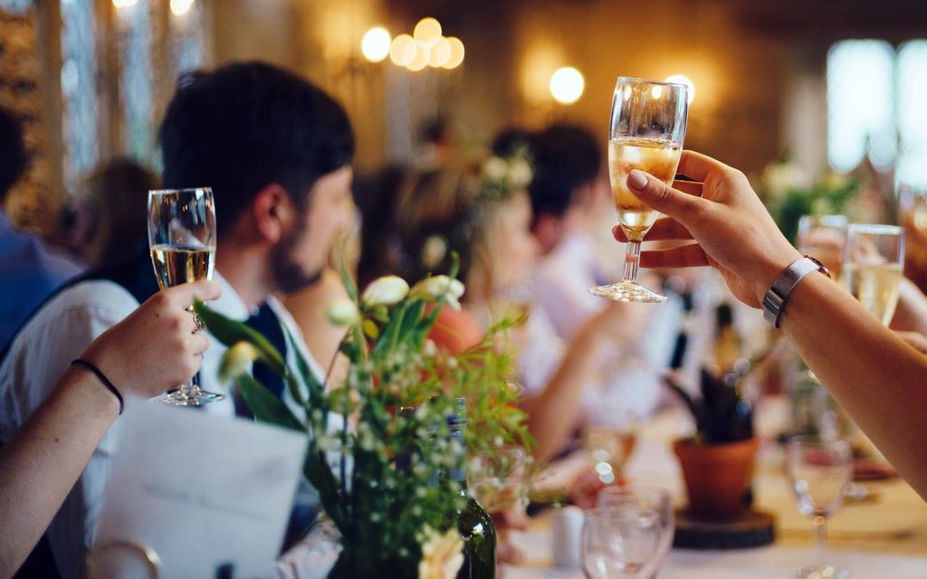 What is the etiquette for inviting guests to a wedding?