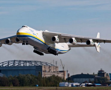 What is the largest plane on earth?