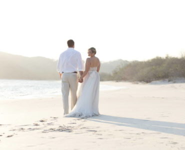 What is the least popular month to get married?