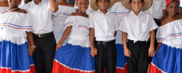 What is the traditional clothing of the Dominican Republic?