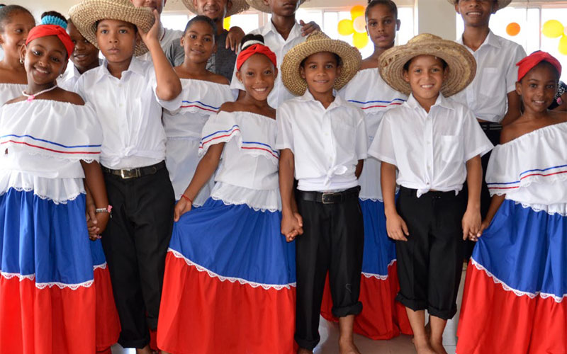 What is the traditional clothing of the Dominican Republic?