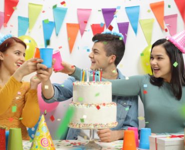 What percentage of invited guests attend a party?