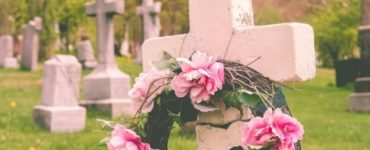 What qualifications do you need to be a funeral celebrant?