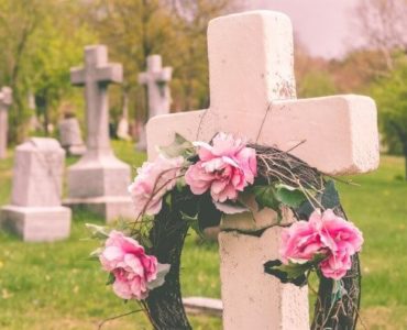 What qualifications do you need to be a funeral celebrant?