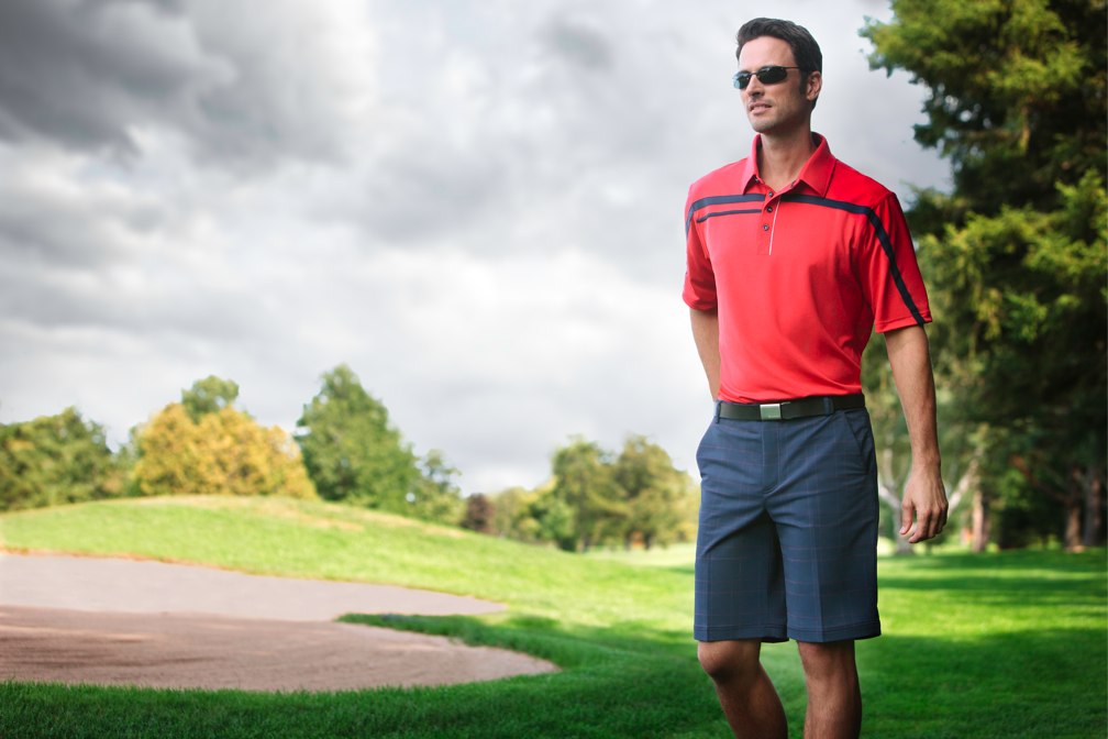 What should you not wear on a golf course?
