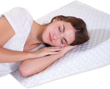What size pillow is best to sleep on?