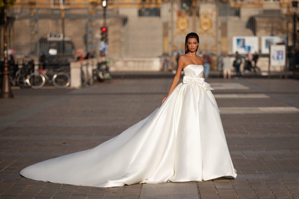 What's the difference between a wedding dress and a wedding gown?