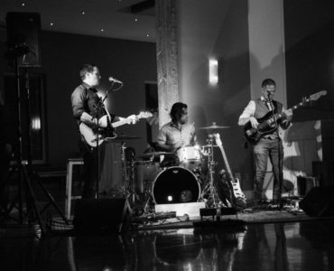 When should you have live music at a wedding?