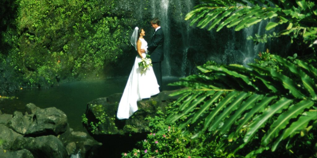 Which Hawaiian island is best to get married?