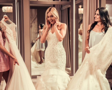 Which consultant died on Say Yes to the Dress?
