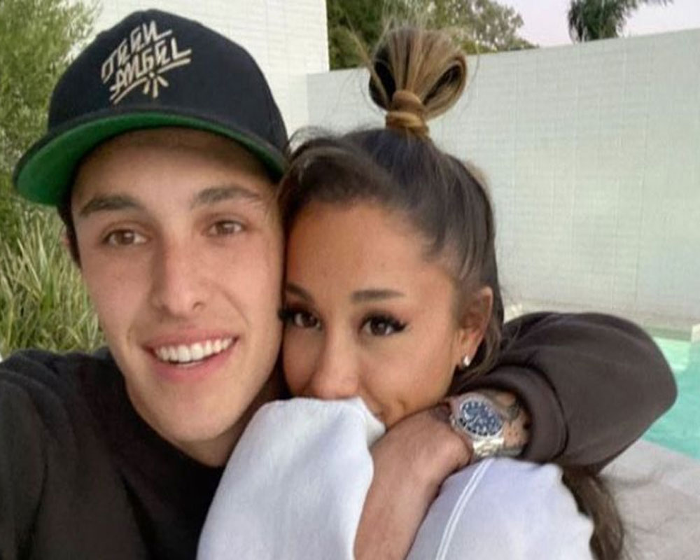 Who Is Ariana Grande engaged December 2020?