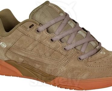 Who owns circa footwear?