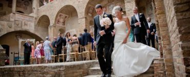 Who pays for a wedding in Italy?