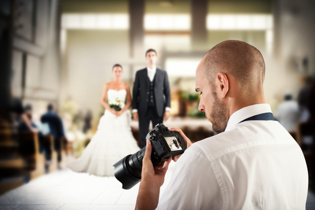 Who pays for photographer at wedding?