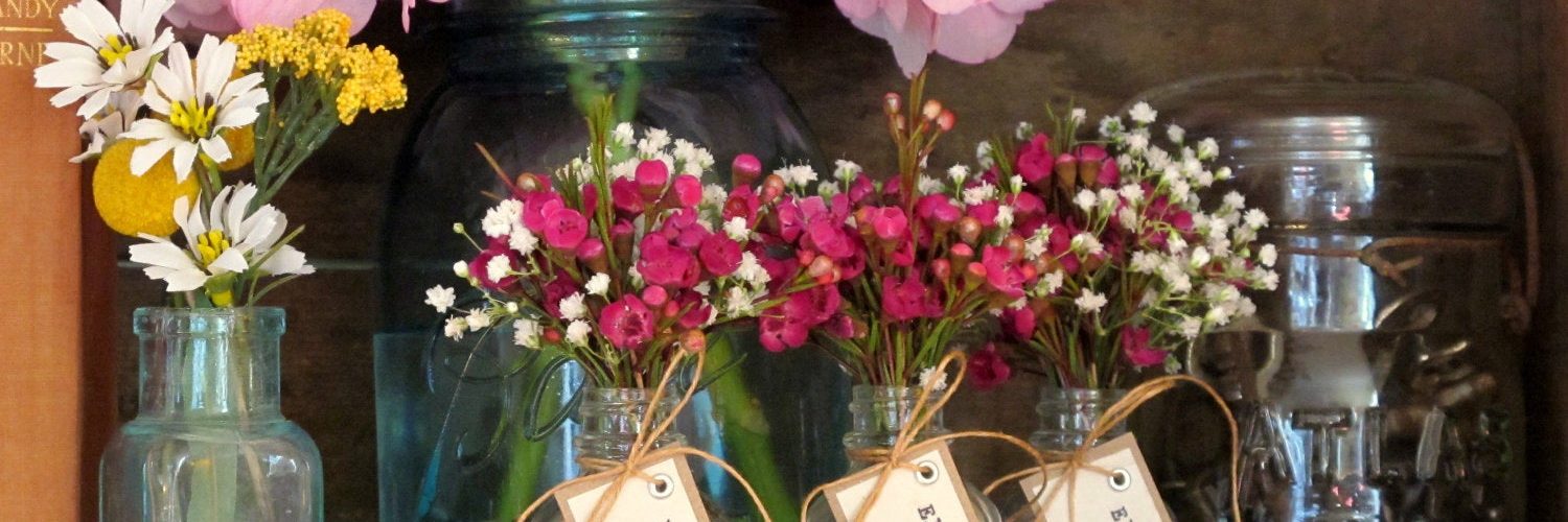 Who pays for the bridal shower favors?