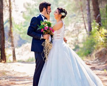 Who pays for what in a wedding 2020?