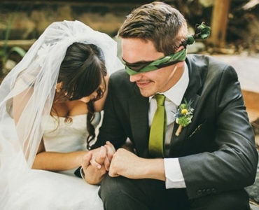 Why can't couples see each other before wedding?