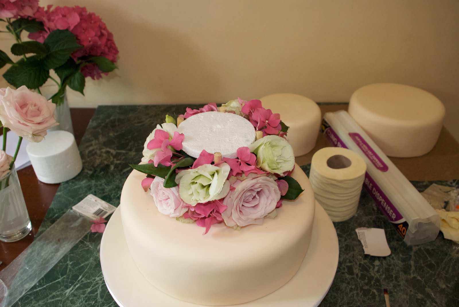 why-do-wedding-cakes-have-3-tiers